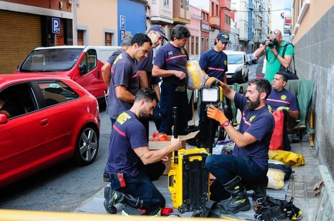 Efectivos de los Bomberos de Las Palmas de Gran ...