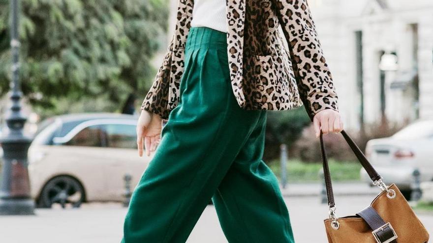 Tenemos el icónico pantalón de tiro alto de Zara a mitad de precio: cómo comprarlo