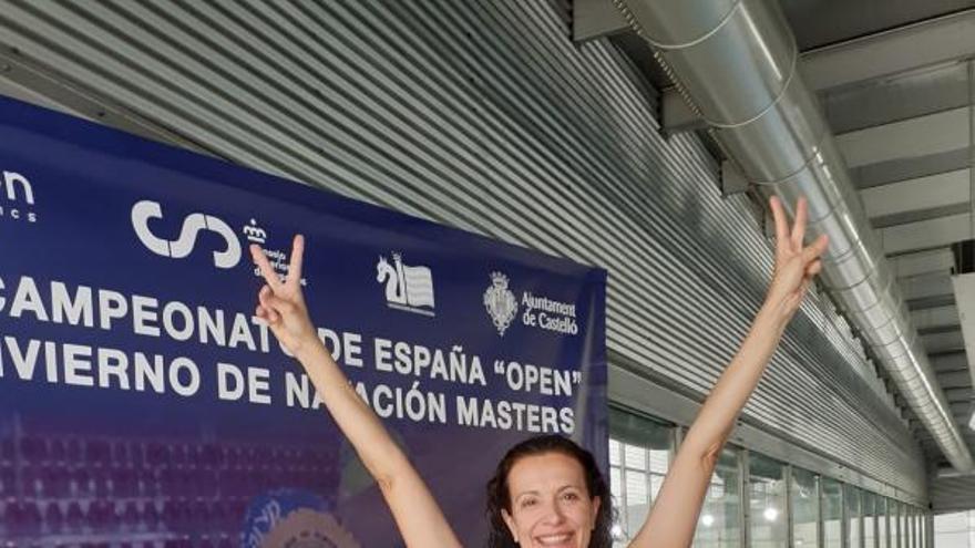 La aguileña Mari Carmen Asensio con sus dos medallas. | J.Z.