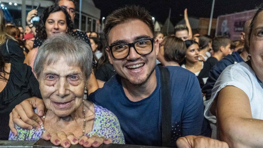 La Càndida, la dona que va commoure el públic del concert de Festa Major de Buhos