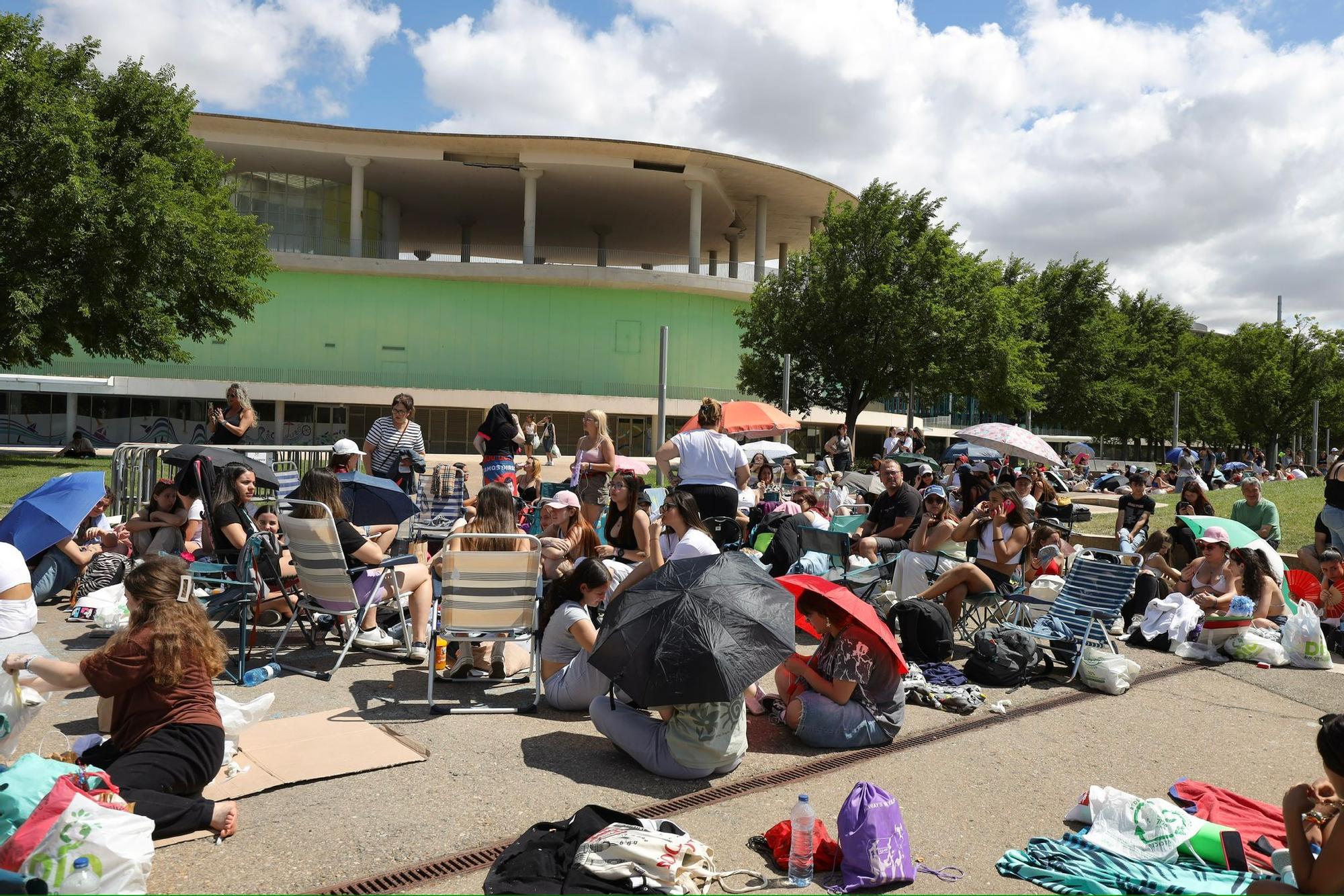 En imágenes | Los fans de Operación Triunfo invaden la Expo horas antes del concierto