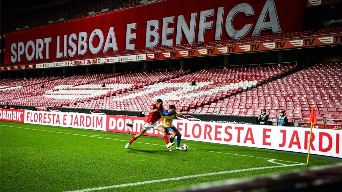Las gradas del estadio del Benfica, vacías