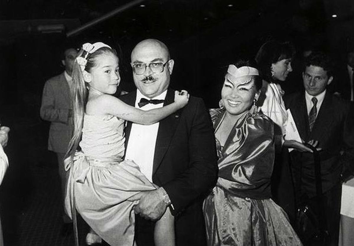 Raymond Nakachian, amb la seva dona, Kimera, i Melodie.