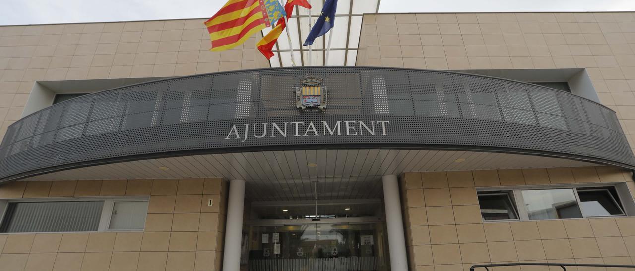 Fachada del ayuntamiento de Canet