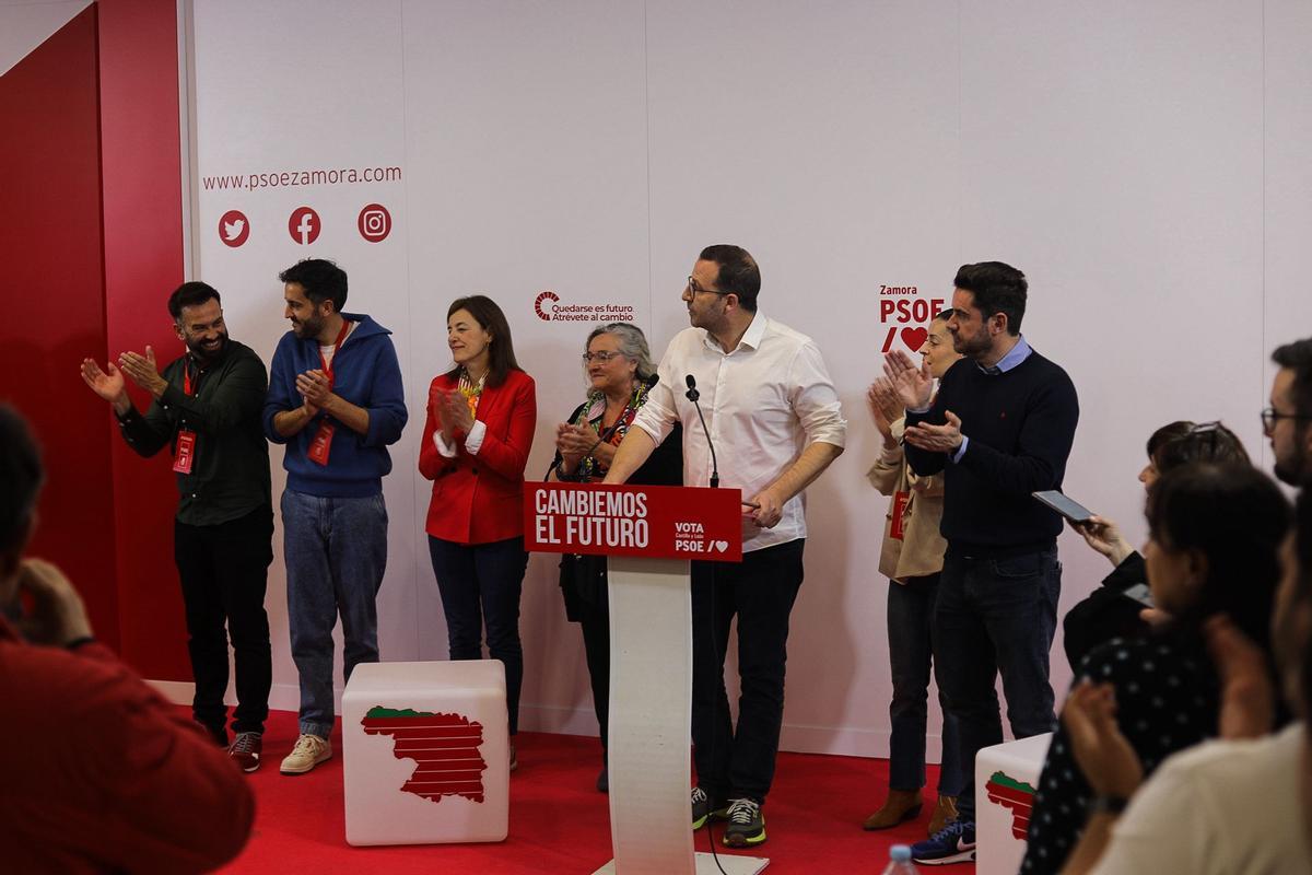 Elecciones en Castilla y León: Los socialistas de Zamora celebran que revalidan sus tres procuradores Elecciones en Castilla y León: Los socialistas de Zamora celebran que revalidan sus tres procuradores