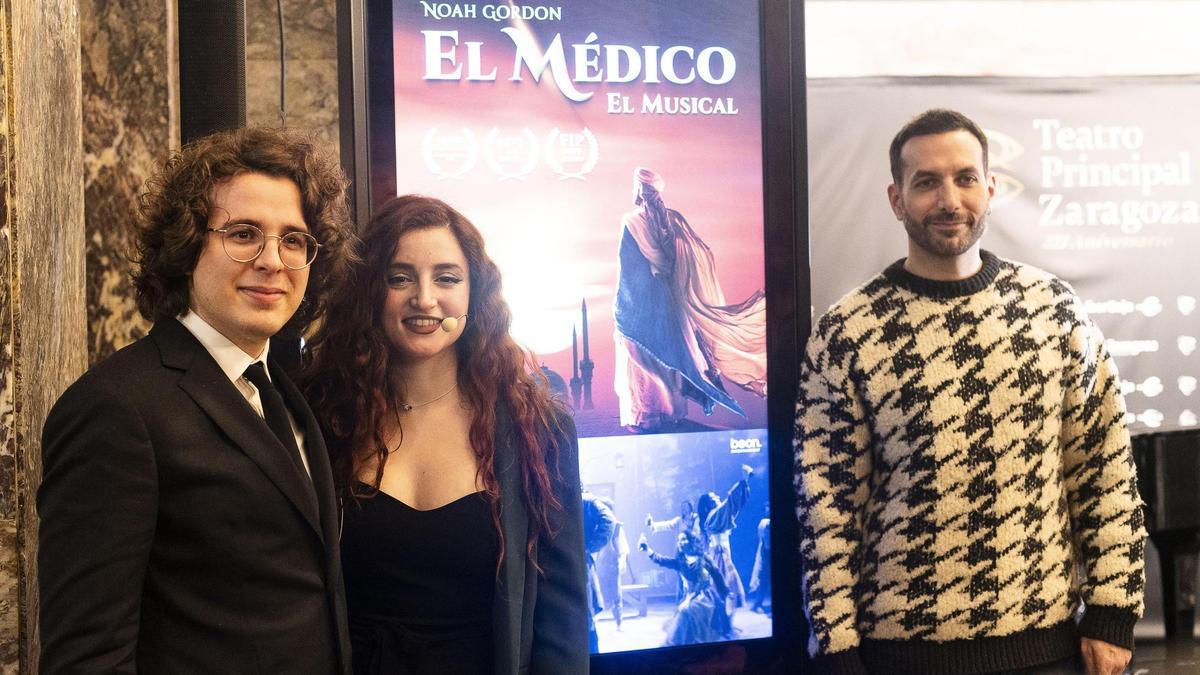 Martí Costa, director musical; Alba Cuartero, intérprete; y Sebastián Prada, director artístico, ayer en el Teatro Principal.