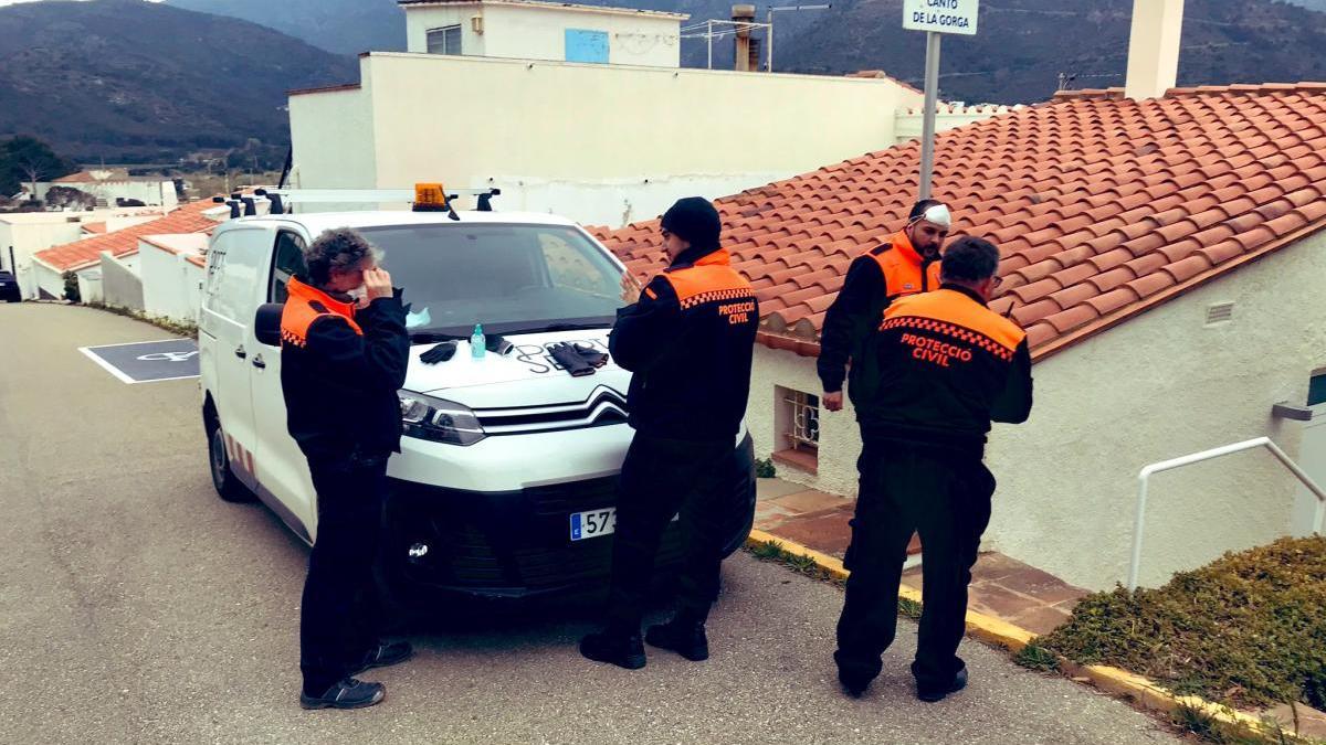 Imatge dels voluntaris de Protecció Civil del Port de la selva