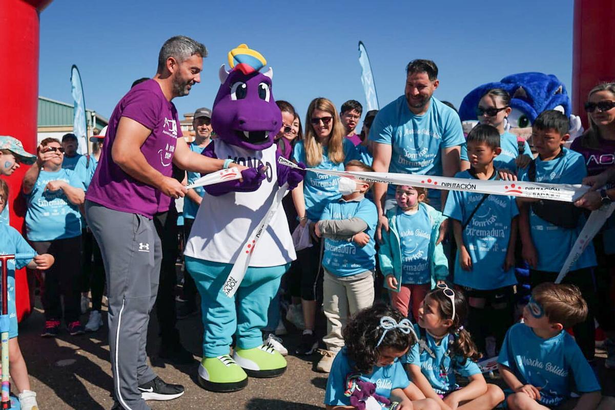 Badajoz se viste de azul para marchar por los niños con cáncer