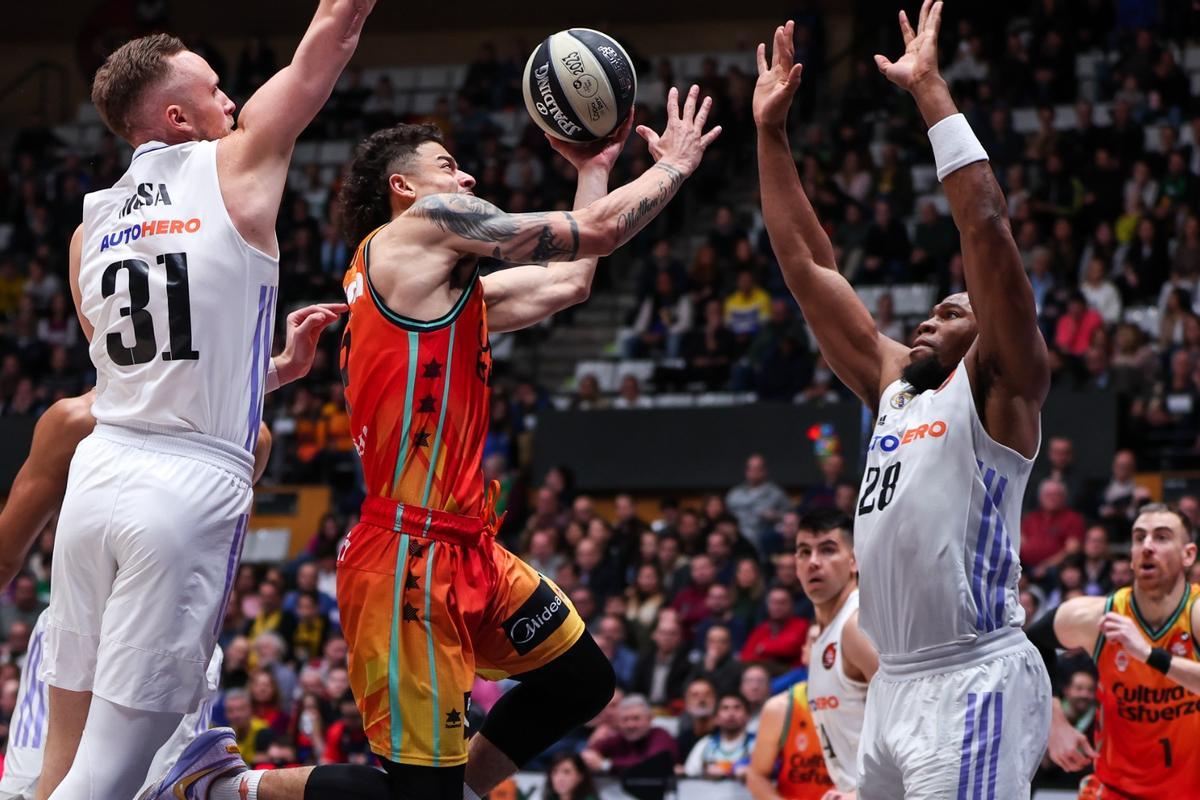 El Madrid aplicó su mejor defensa ante el Valencia