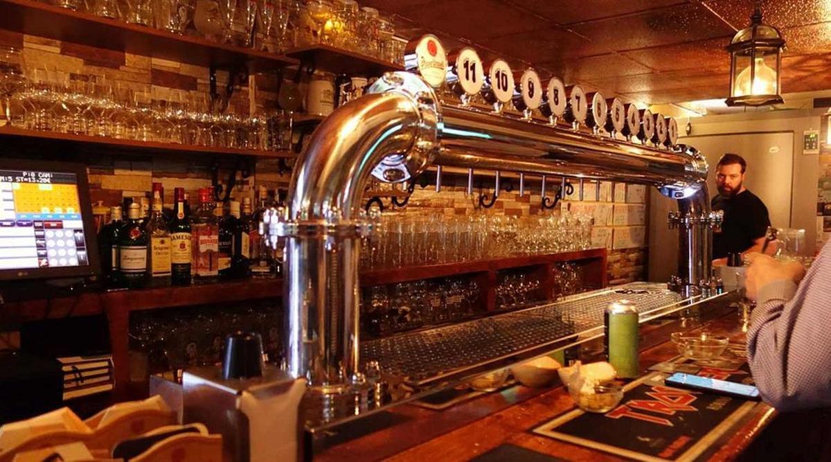 Beerhouse cuenta con 12 de grifos de cerveza artesanal entre los que elegir