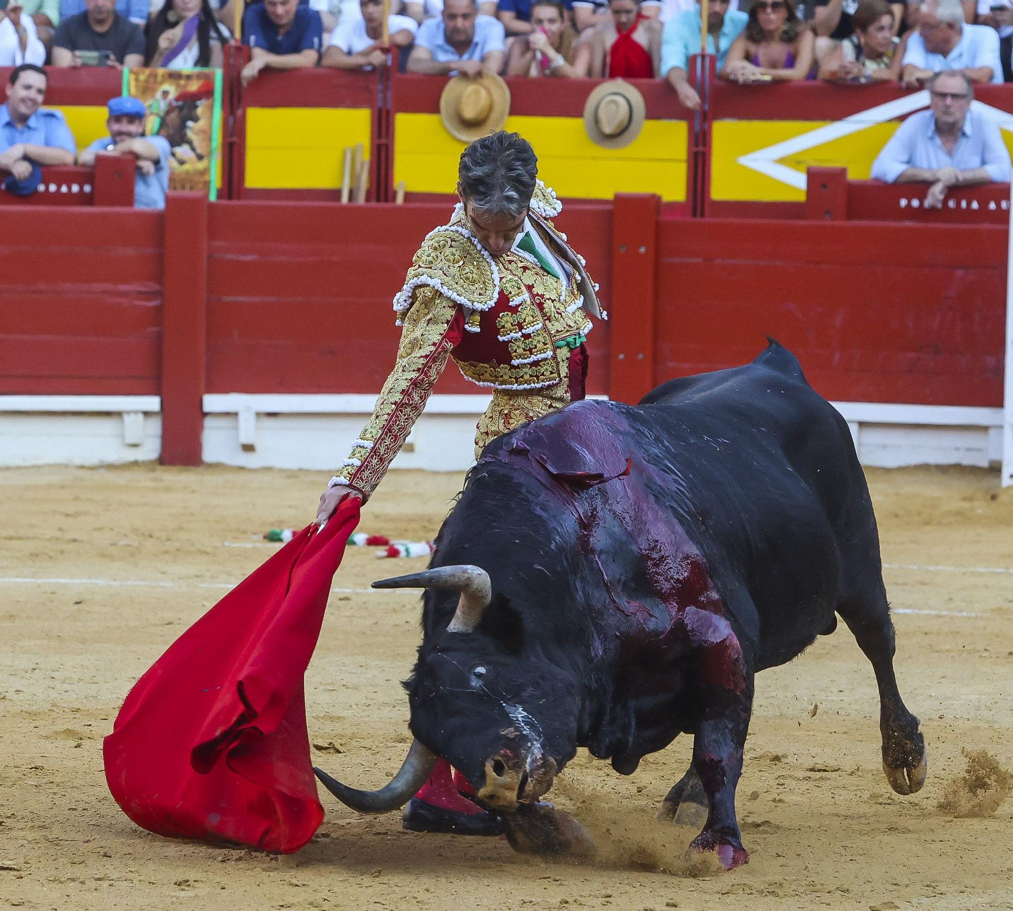 El gran José Tomás revoluciona la plaza de toros de Alicante