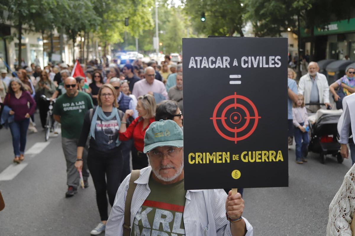 Una manifestación dice ‘No a la guerra’ en las calles de Córdoba