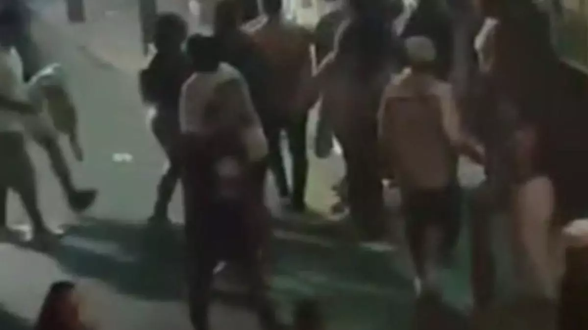 Tensión y violencia en la noche: nueva pelea junto a las discotecas