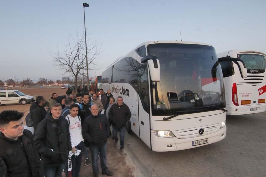 Aficionados del Córdoba CF rumbo a Huelva