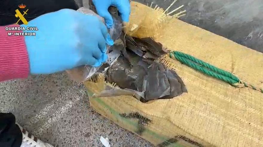 Abortan un alijo de tres toneladas de hachís en Sanlúcar de Barrameda tras una peligrosa persecución por el Guadalquivir