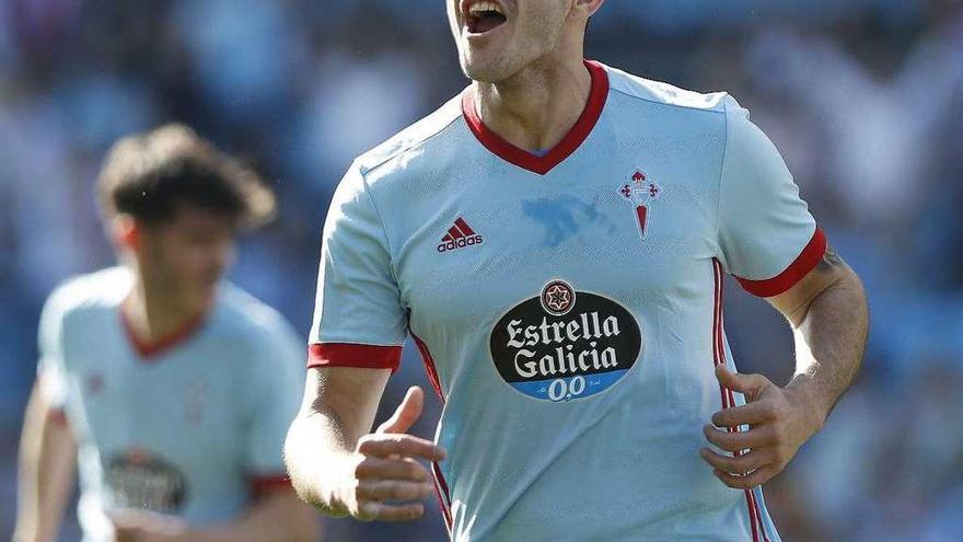 Maxi Gómez celebra el gol del Celta en el primer tiempo. // Ricardo Grobas