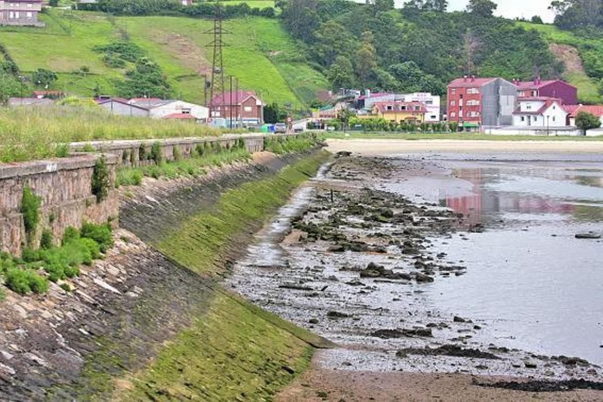 Viviendas afectadas por el deslinde de Costas, en Zeluán.