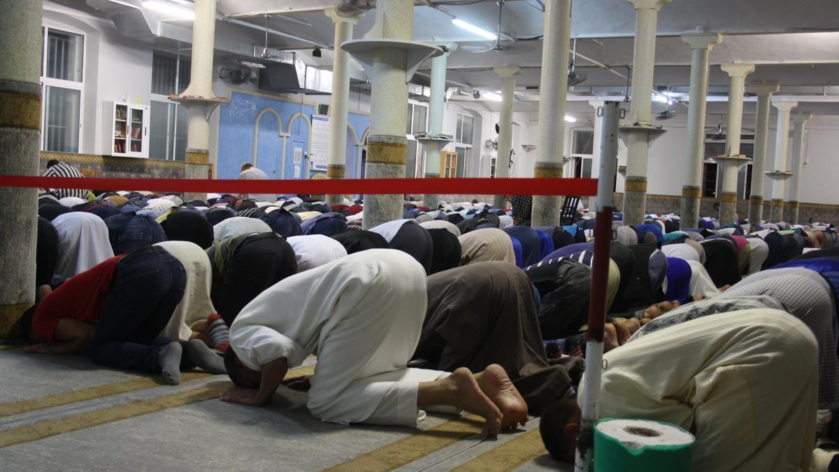Oració  a la mesquita de Manresa després del dejuni