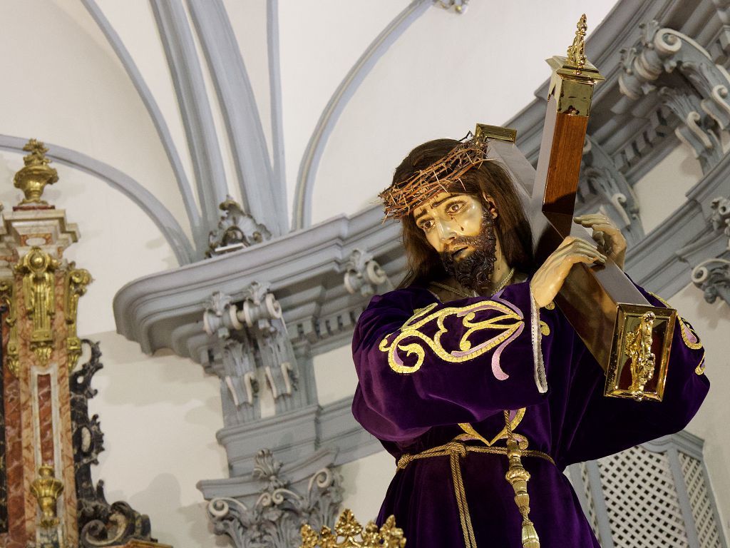 La Cofradía de la Salud vive su fe en el interior de San Juan de Dios de Murcia.