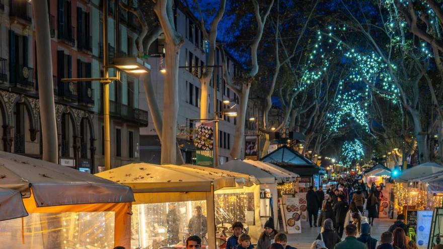 Aspecte de la Rambla de Barcelona, amb algunes terrasses de restaurants.  | JORDI OTIX