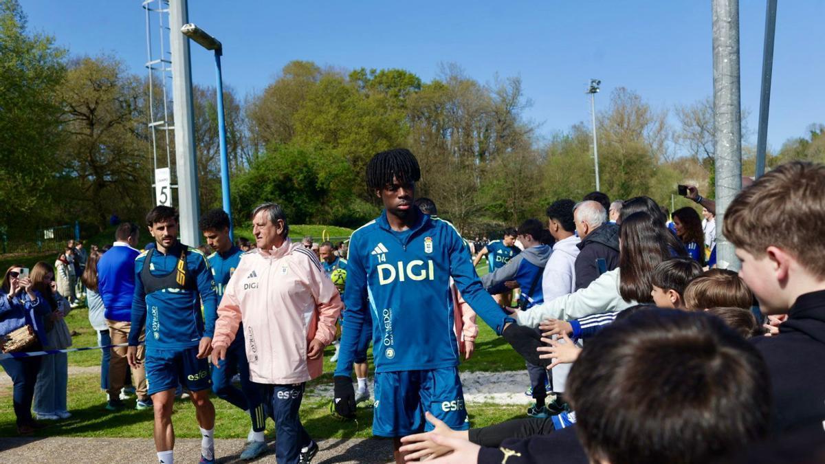 FOTOS: Así fue el entrenamiento del Oviedo a puerta abierta en El Requexón