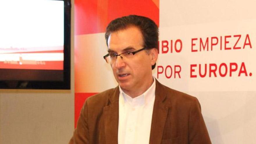 Plaza lamenta &quot;el modelo fallido de bicefalia&quot; creado en el PSOE