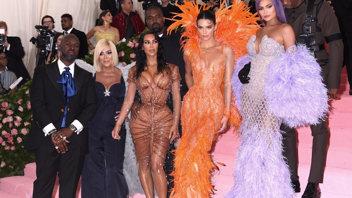 La familia Kardashian posa en la Gala Met
