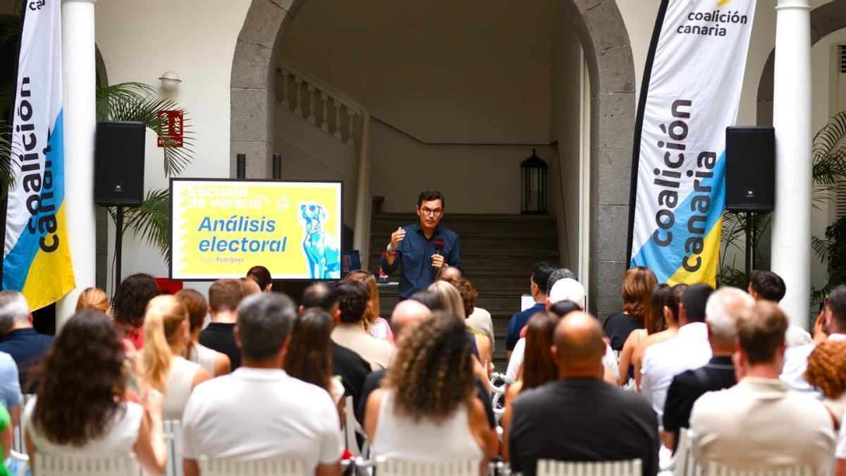 La VI Escuela de Verano de CCGC arranca con un análisis del escenario electoral y reúne a expertos en comunicación, liderazgo y acción política