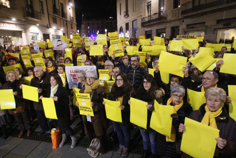 Concentració a la Plaça del Vi.