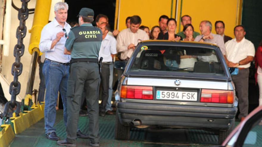 Las deficiencias del transporte por mar rebelan a los herreños