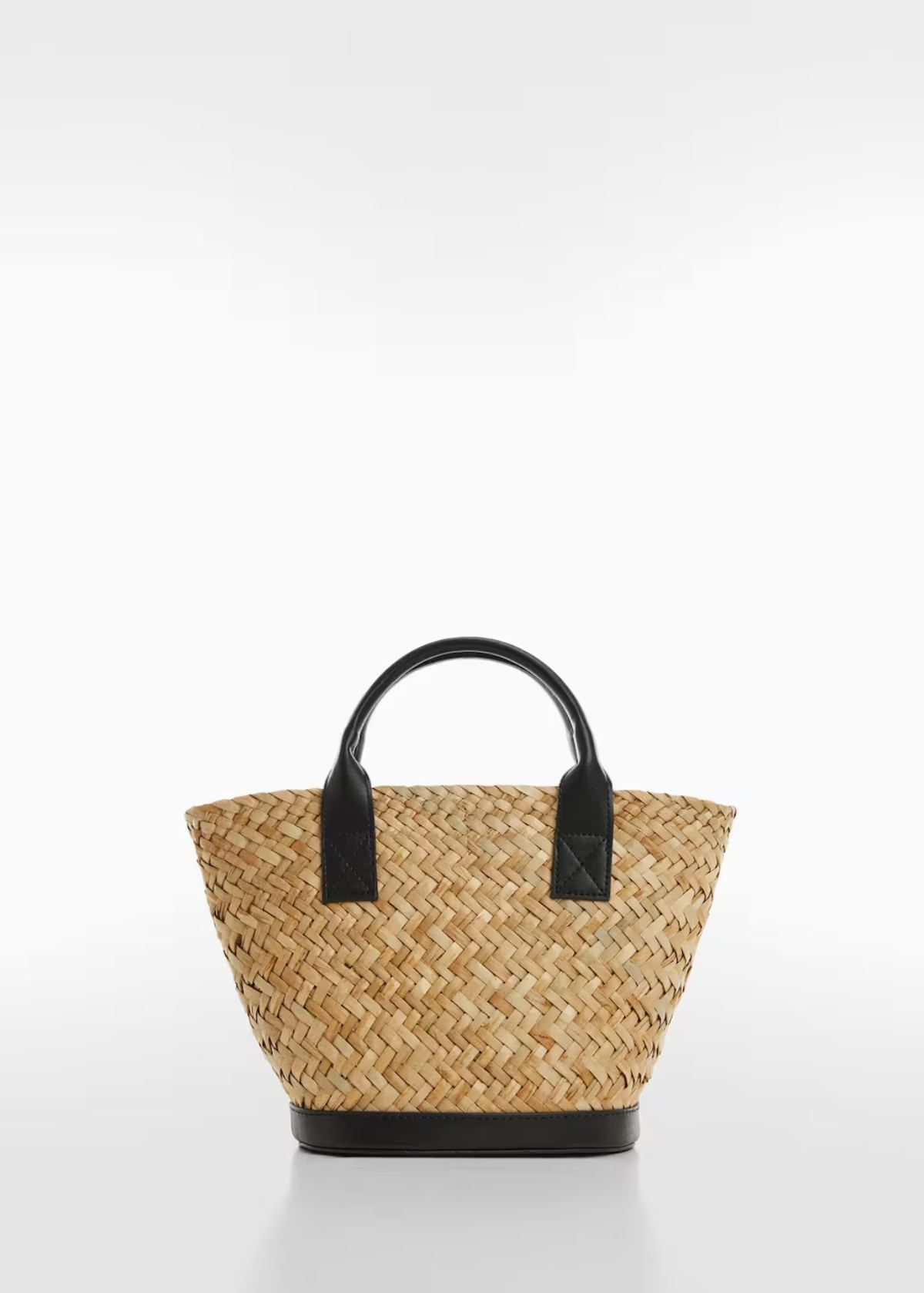 MANGO BOLSOS CAPAZOS Mango pone a la venta los capazos del verano prometen agotarse en poco tiempo