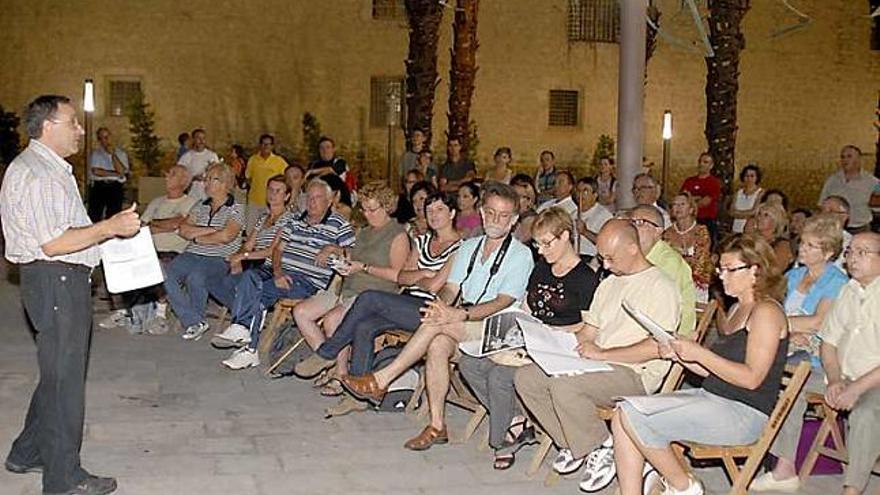 Un acto previo al inicio de la ruta, en el rincón hernandiano de Orihuela