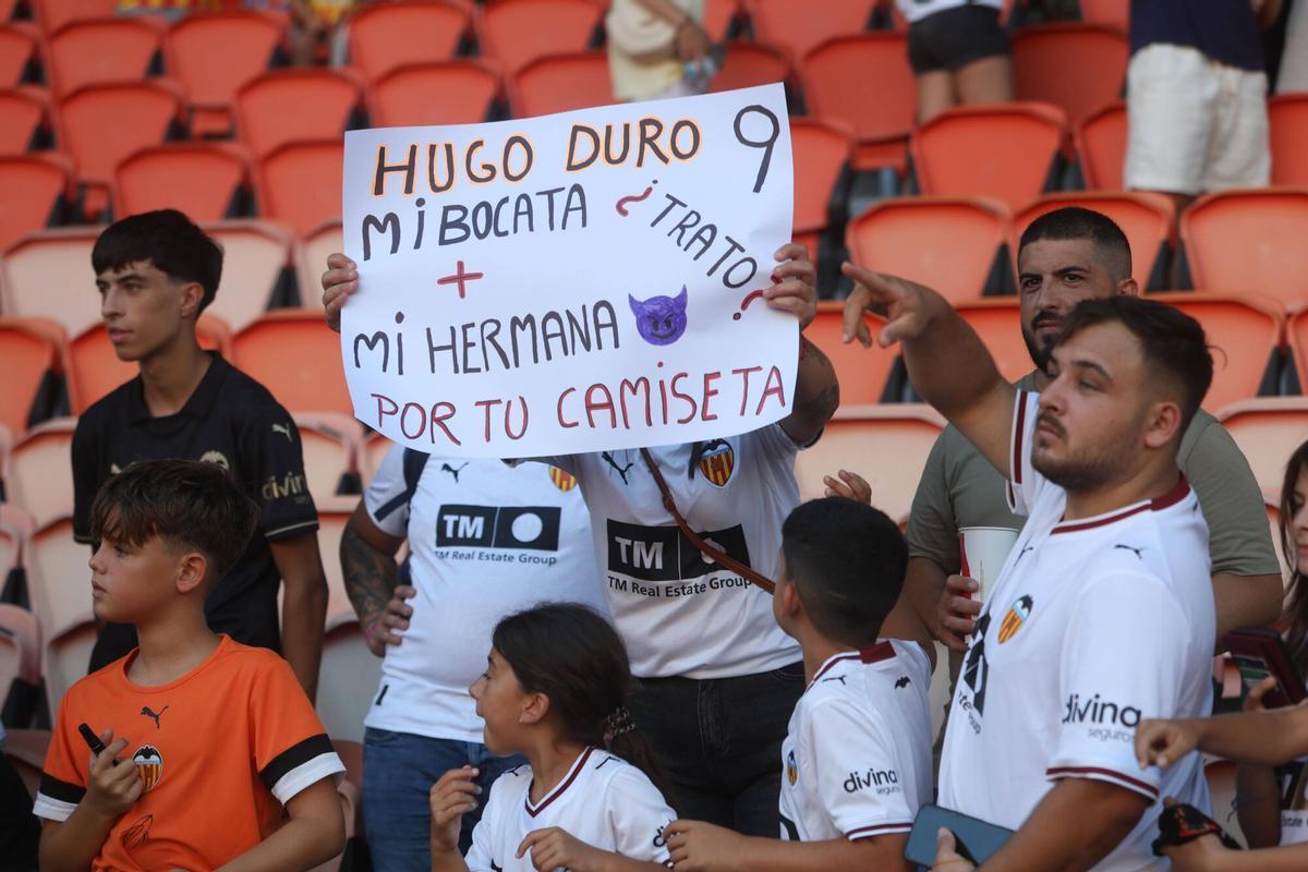 El Valencia CF presenta al equipo para la temporada 2026-2027 antes del Trofeu Taronja.