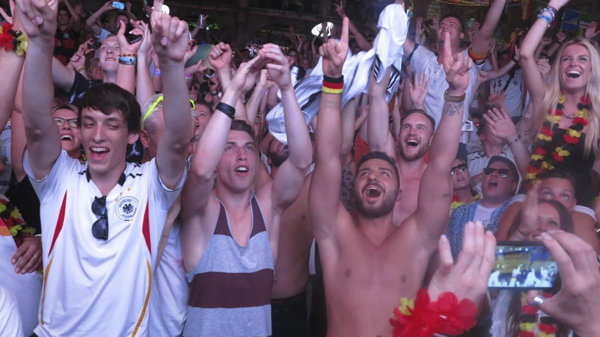 Fußball-WM in Kanada, Mexiko und den USA: Auch auf Mallorca herrscht weiterhin gute Stimmung.
