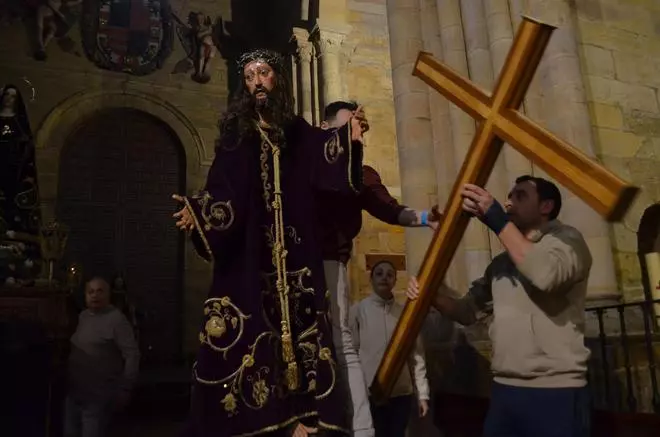 Los preparativos de Jesús Nazareno de Benavente, en imágenes