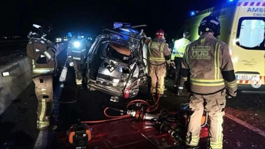 El coche en el que murió un niño de 13 años salió despedido tras impactarle un camión por detrás