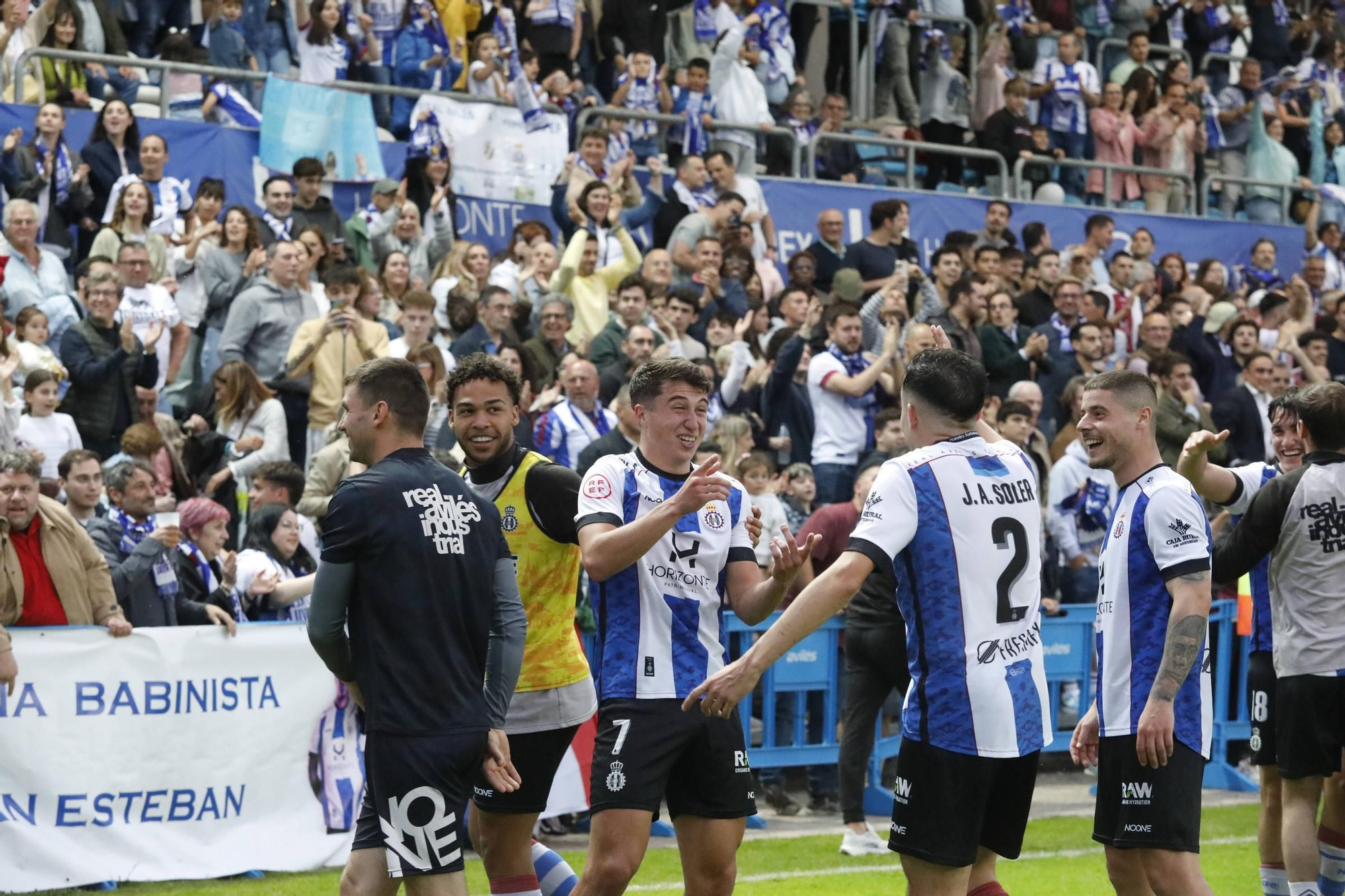 EN IMÁGENES: La final por el ascenso entre Avilés y Rayo Majadahonda vivida en el Suárez Puerta