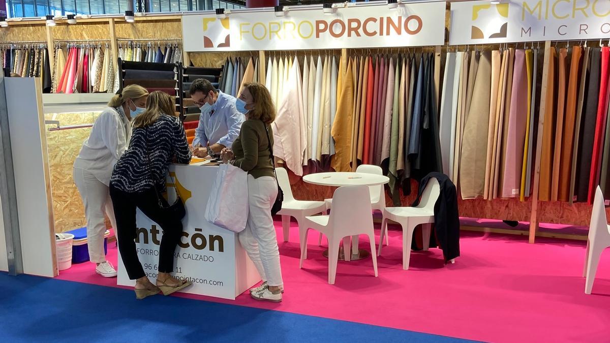 Grupo Intacon tiene una constante presencia ferial, presentando en ellas las tendencias de moda dirigidas al sector del calzado y la marroquinería.