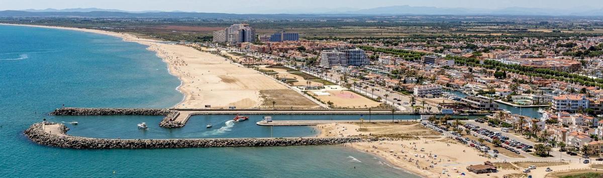 Vista aèria d’Empuriabrava amb la bocana del port.  | TURISME CASTELLÓ