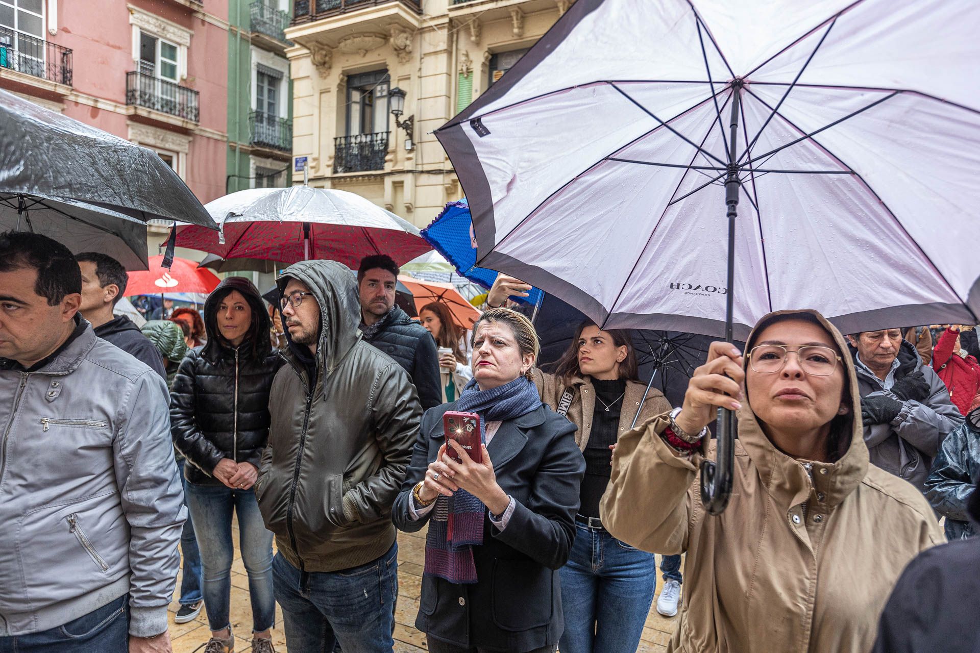 La lluvia impide el encuentro entre la Virgen de la Alegría y el Cristo Resucitado