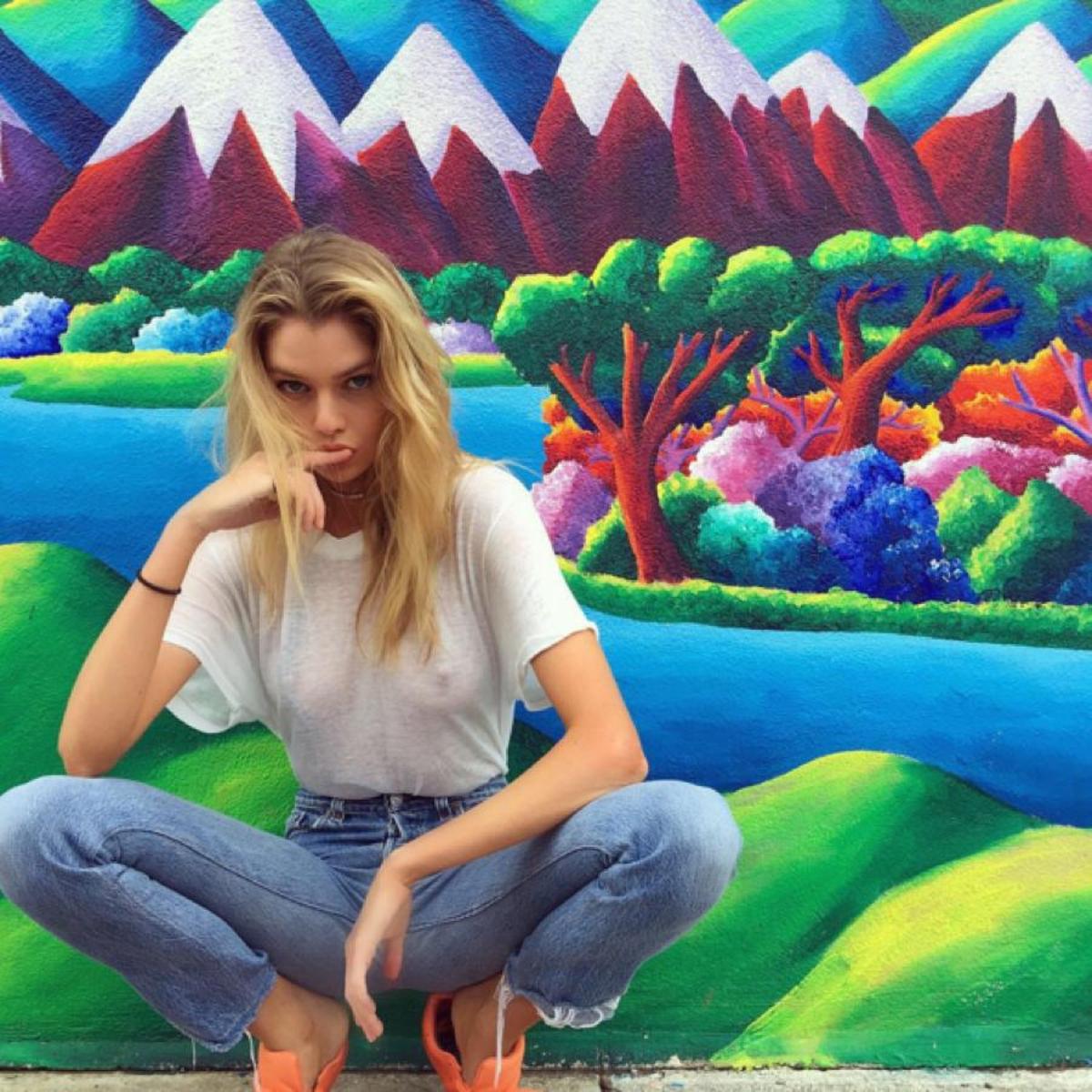 Stella Maxwell, la modelo ex novia de Miley Cirus