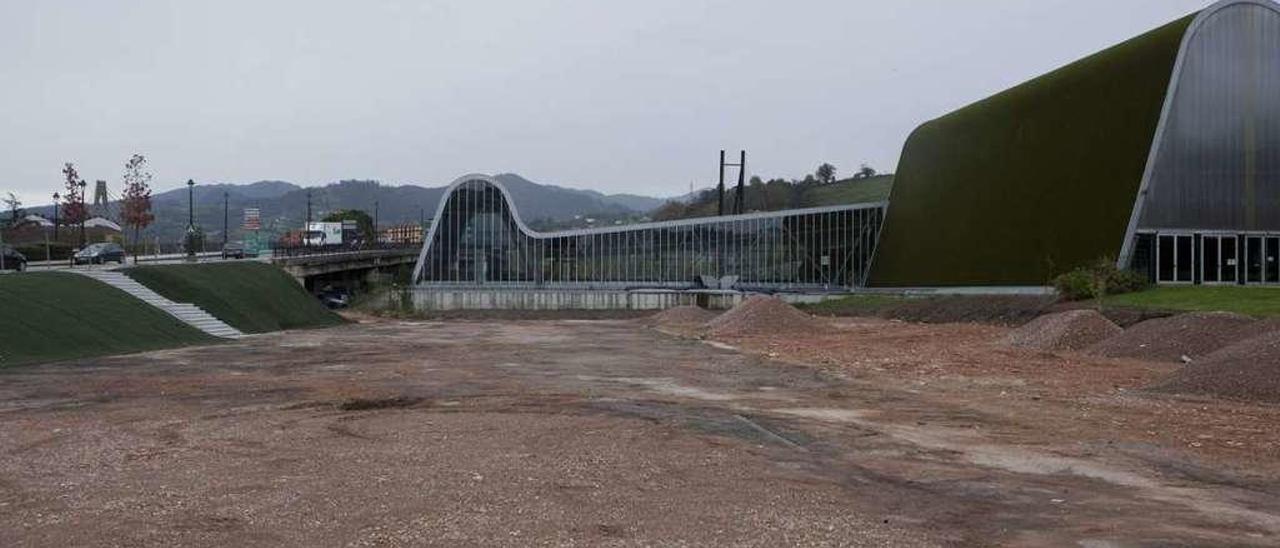 El solar que ocupaba el viejo cuartel, en el que se construirá un aparcamiento.