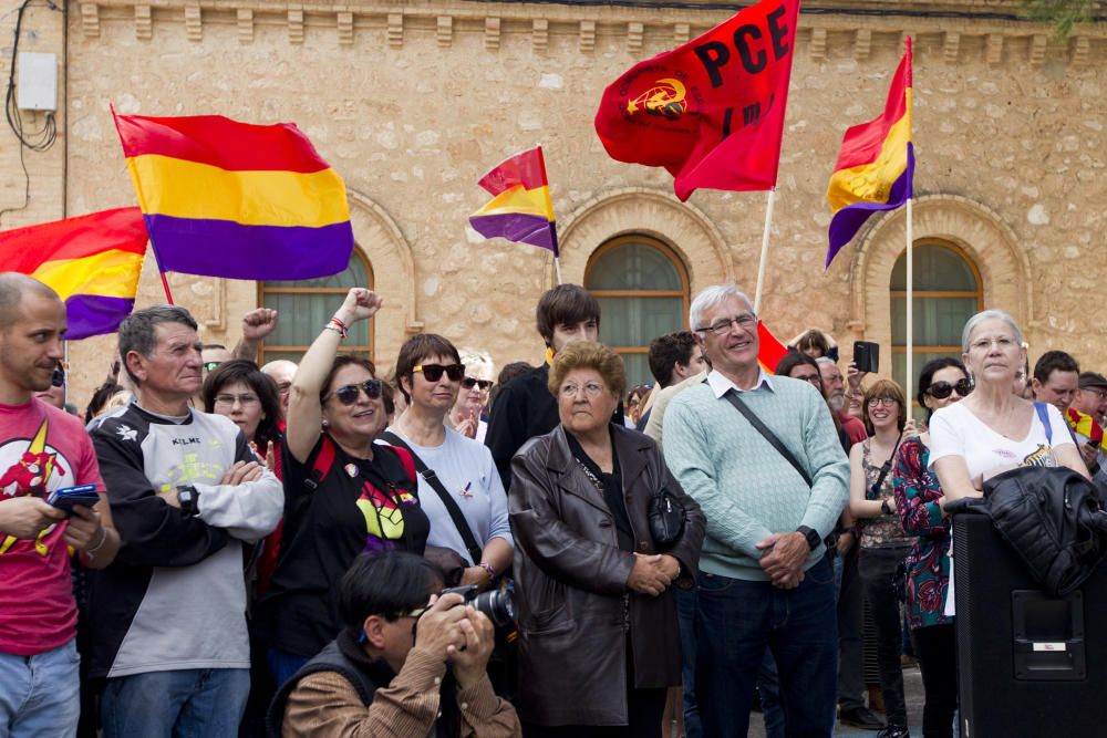 Homenaje en la fosa común de Paterna