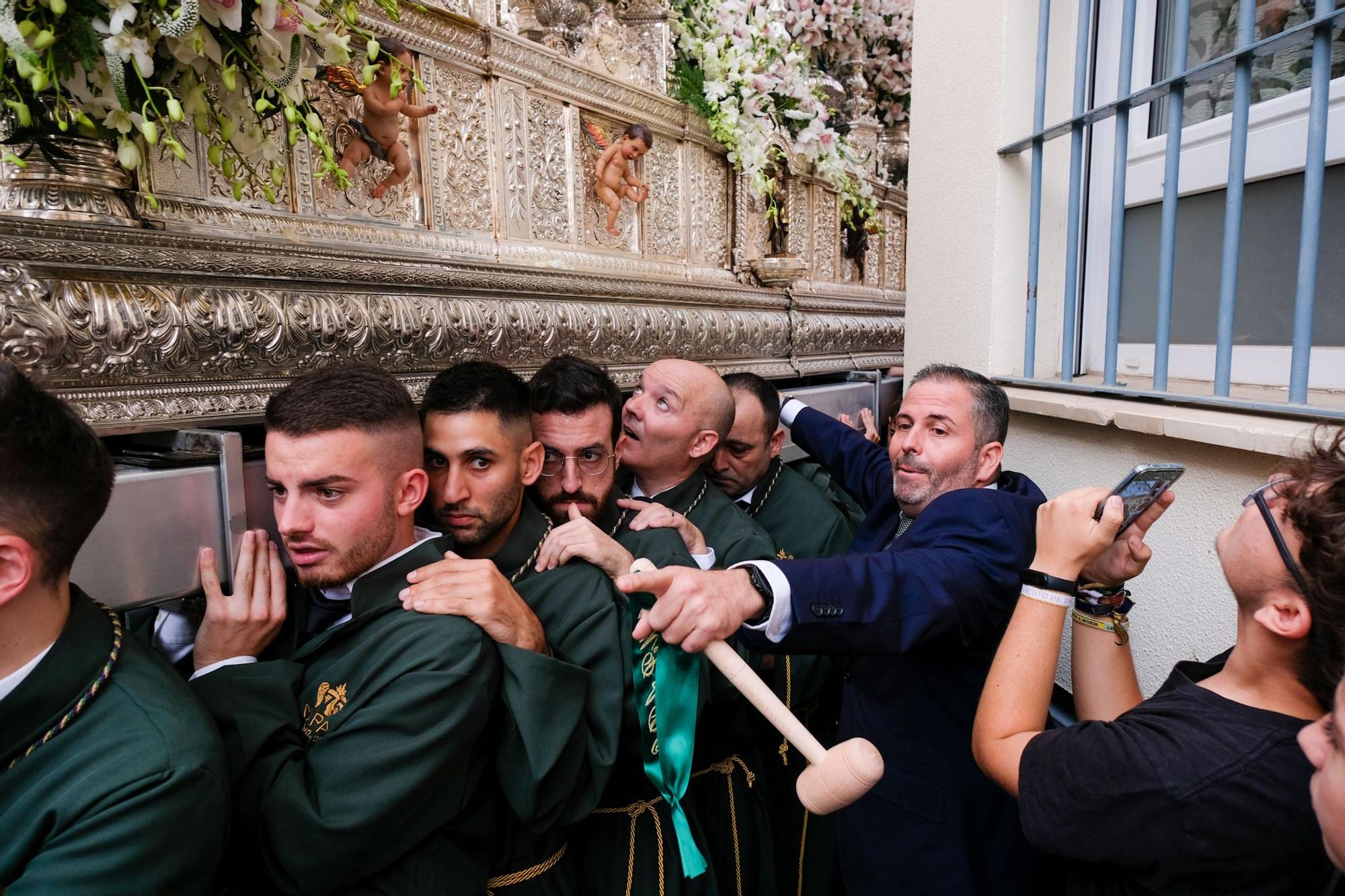 Procesión extraordinaria de la Virgen del Amparo por su 75 aniversario