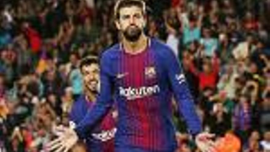 Piqué celebra un gol marcat aquesta temporada al Camp Nou.