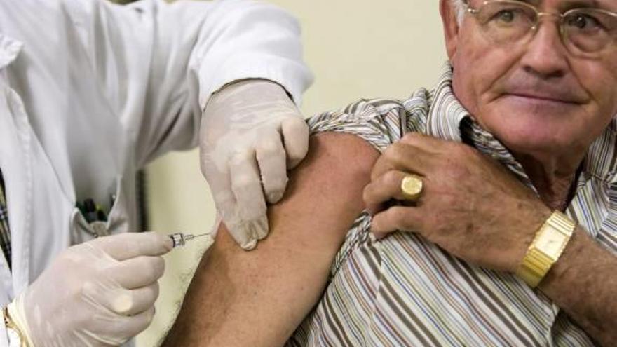 El Colegio de Médicos se suma a la campaña de vacunación contra la gripe