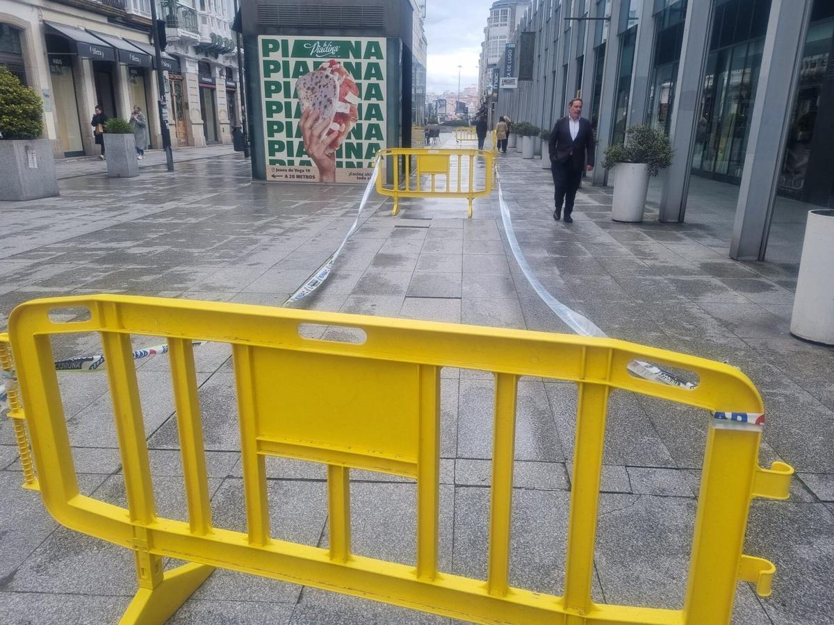Reparación de baldosas en la Plaza de Lugo