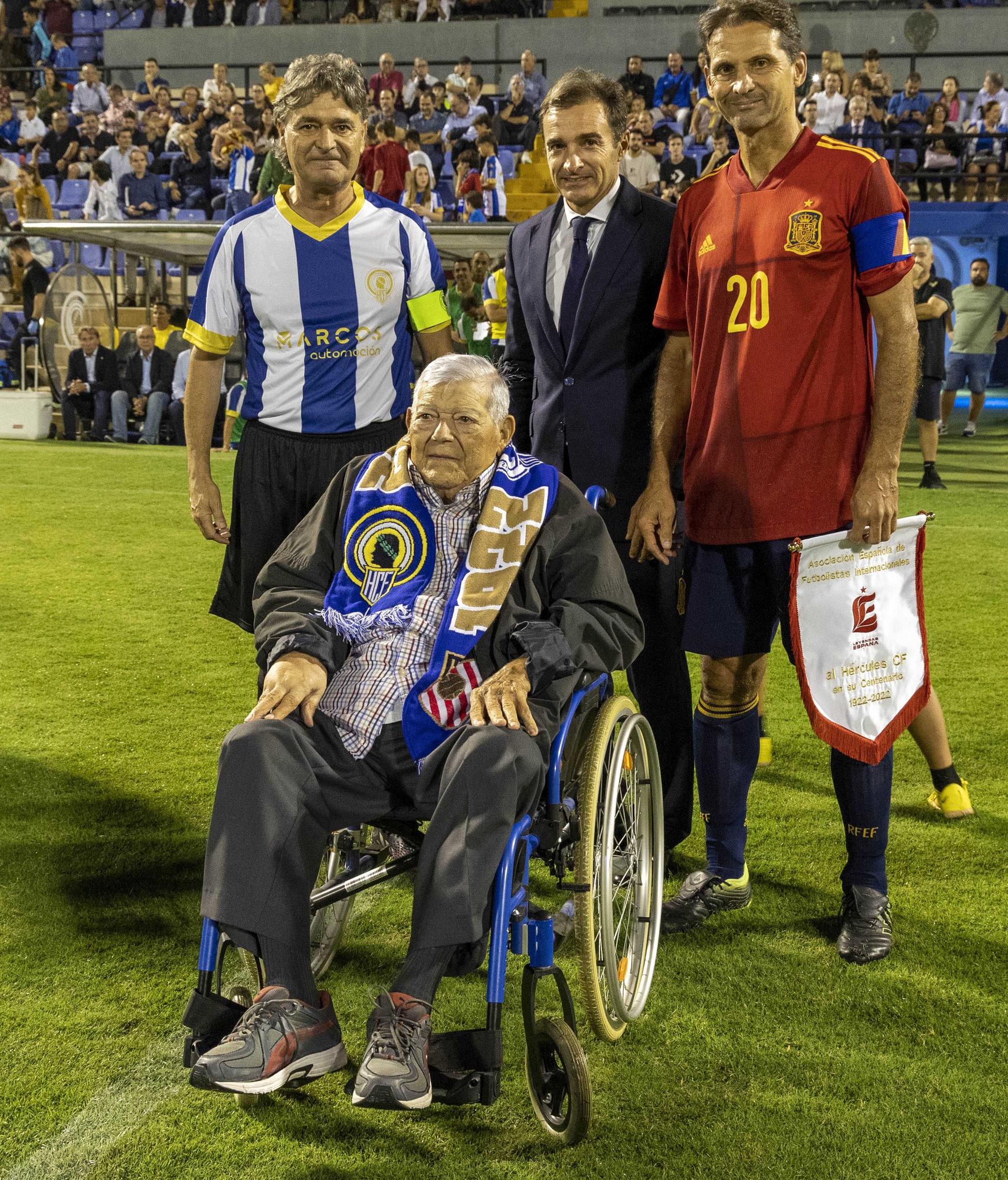 Leyendas del Hércules frente a leyendas de la Selección Española: Las imágenes del partido del Centenario