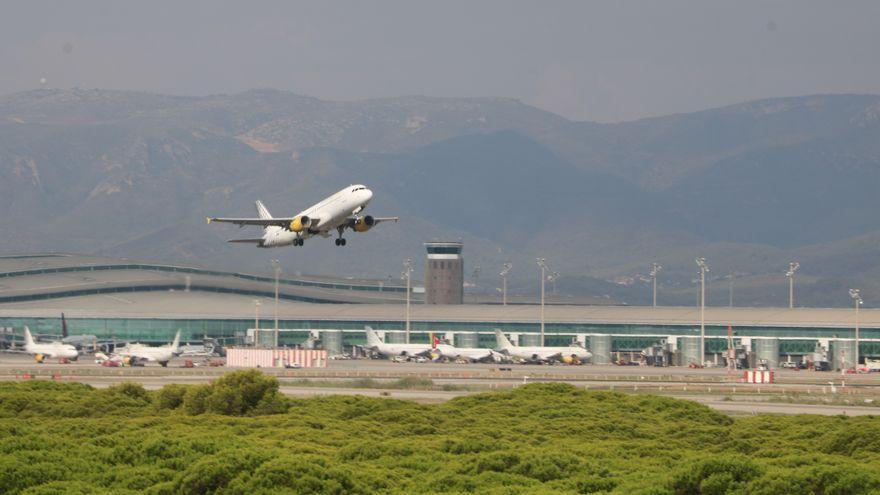 Un avió a l&#039;aeroport del Prat