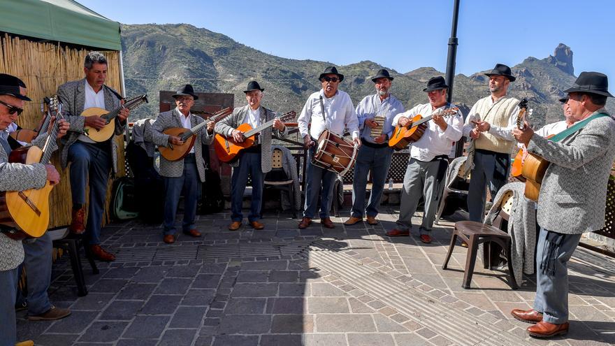 Los 50 ‘almendros’ de Luis y Ángel en Tejeda